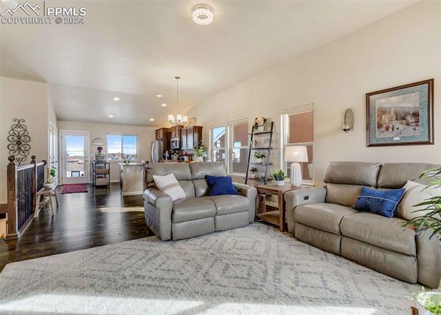 8127 Mockorange Heights