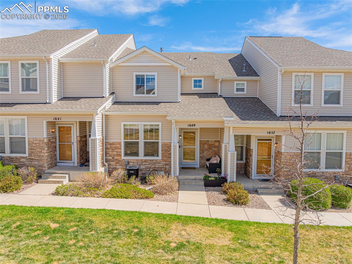 1649 Reilly Grove
