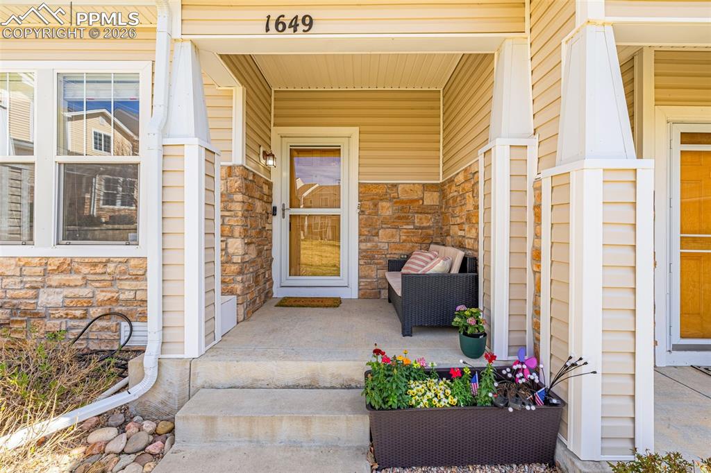 1649 Reilly Grove