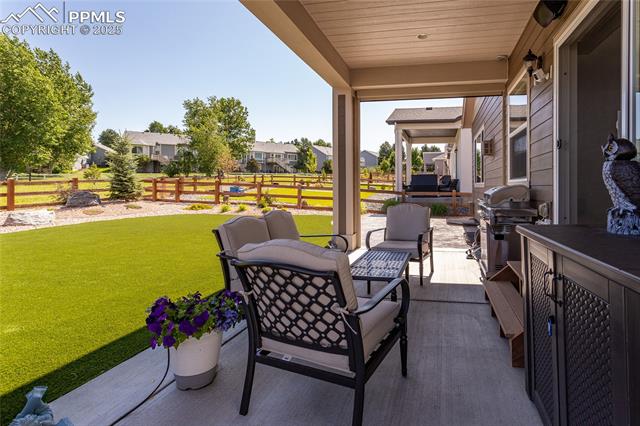 6432 Vistancia Avenue