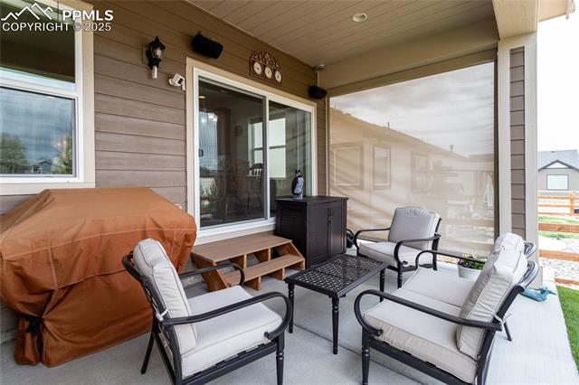 6432 Vistancia Avenue