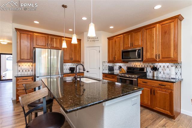 6432 Vistancia Avenue