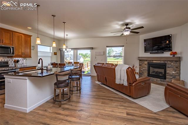 6432 Vistancia Avenue