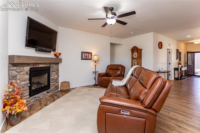 6432 Vistancia Avenue