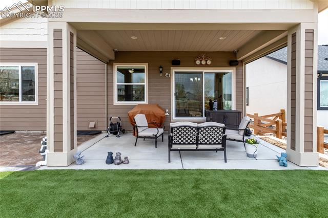 6432 Vistancia Avenue