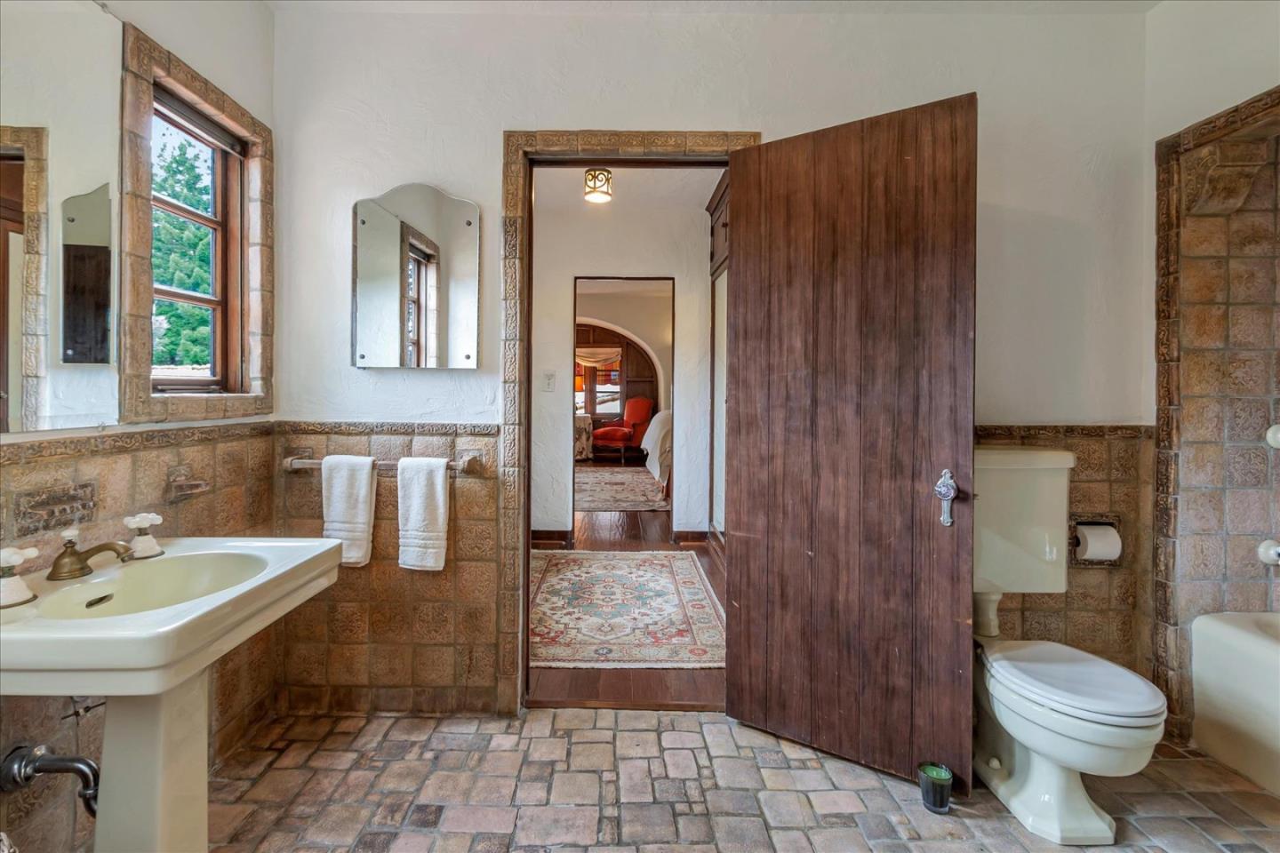 19490 Glen Una Drive