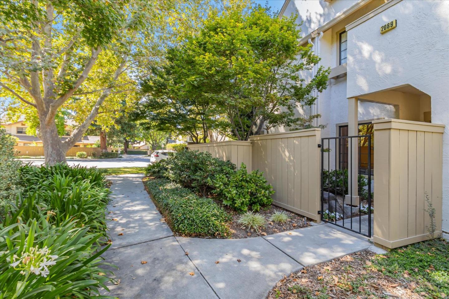 2088 Foxhall Loop