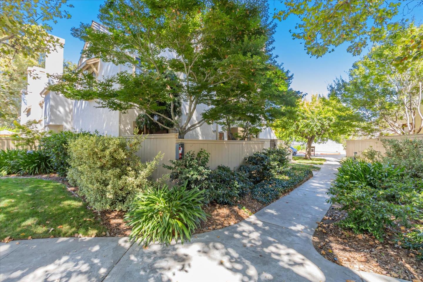 2088 Foxhall Loop