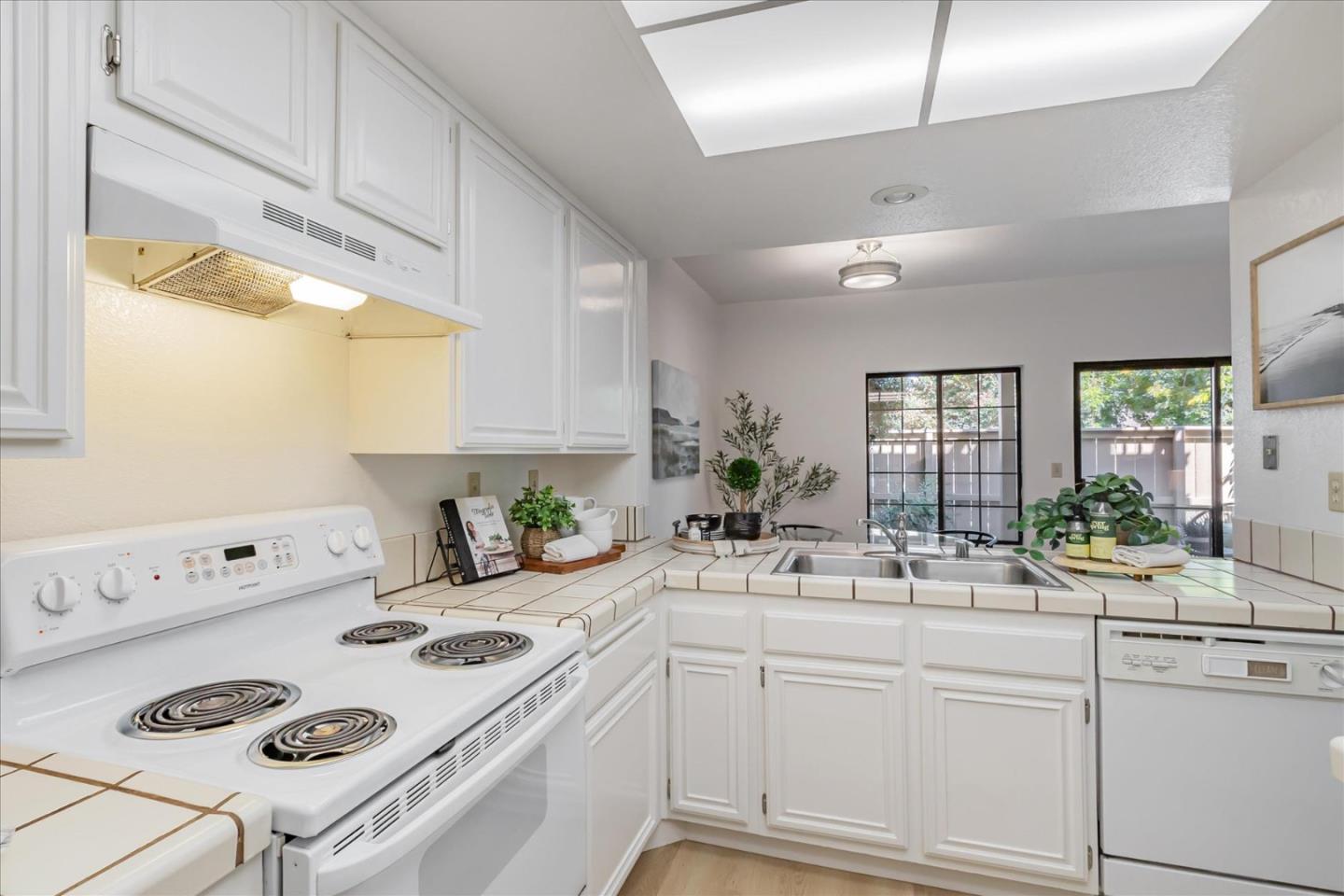 2088 Foxhall Loop