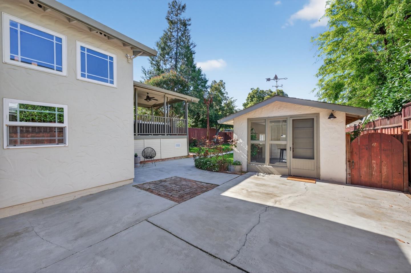 136 Loma Alta Avenue