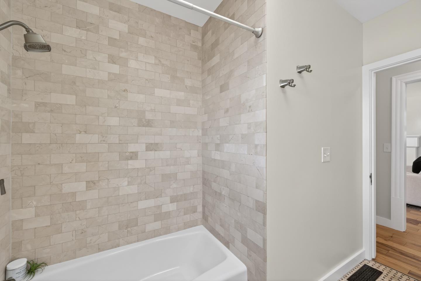 136 Loma Alta Avenue