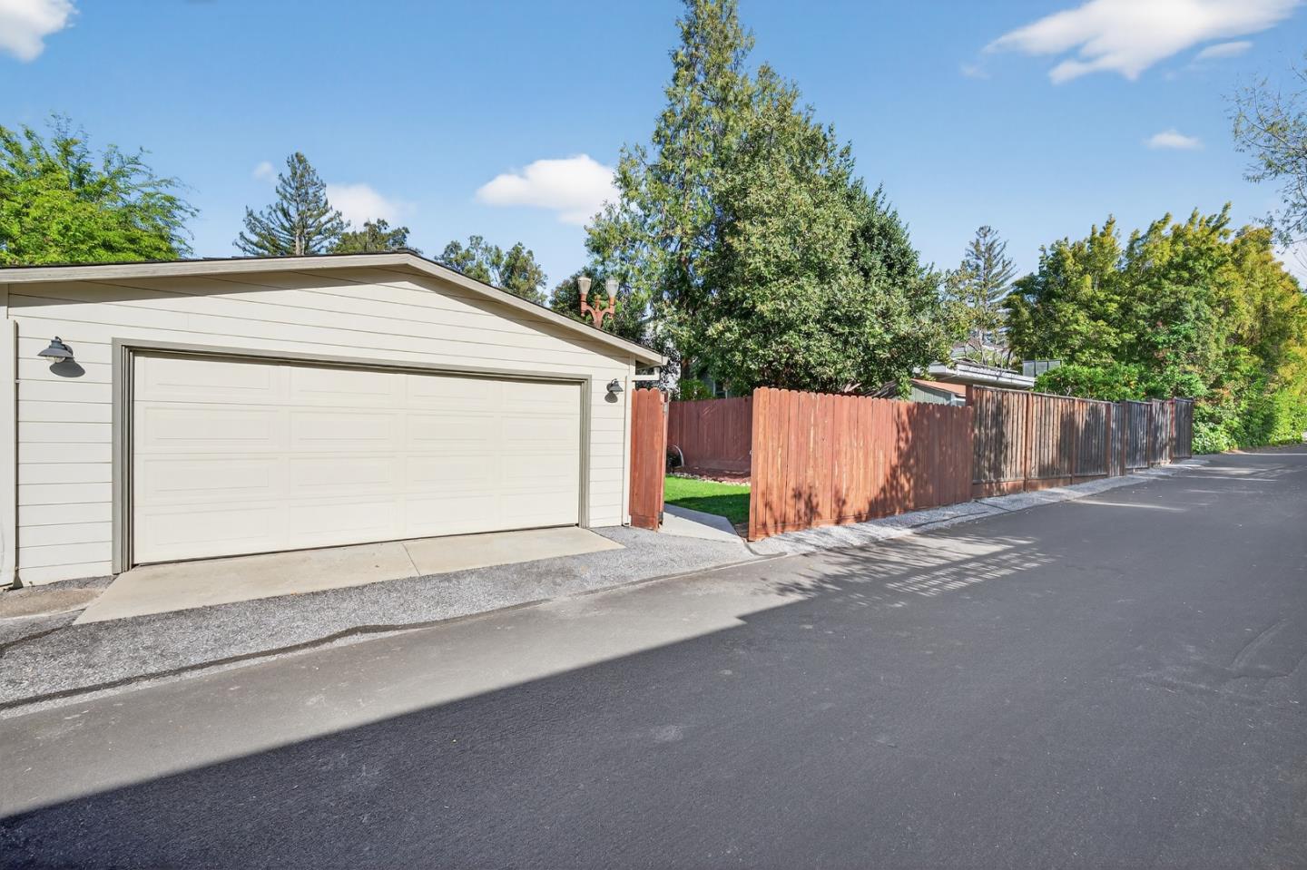 136 Loma Alta Avenue