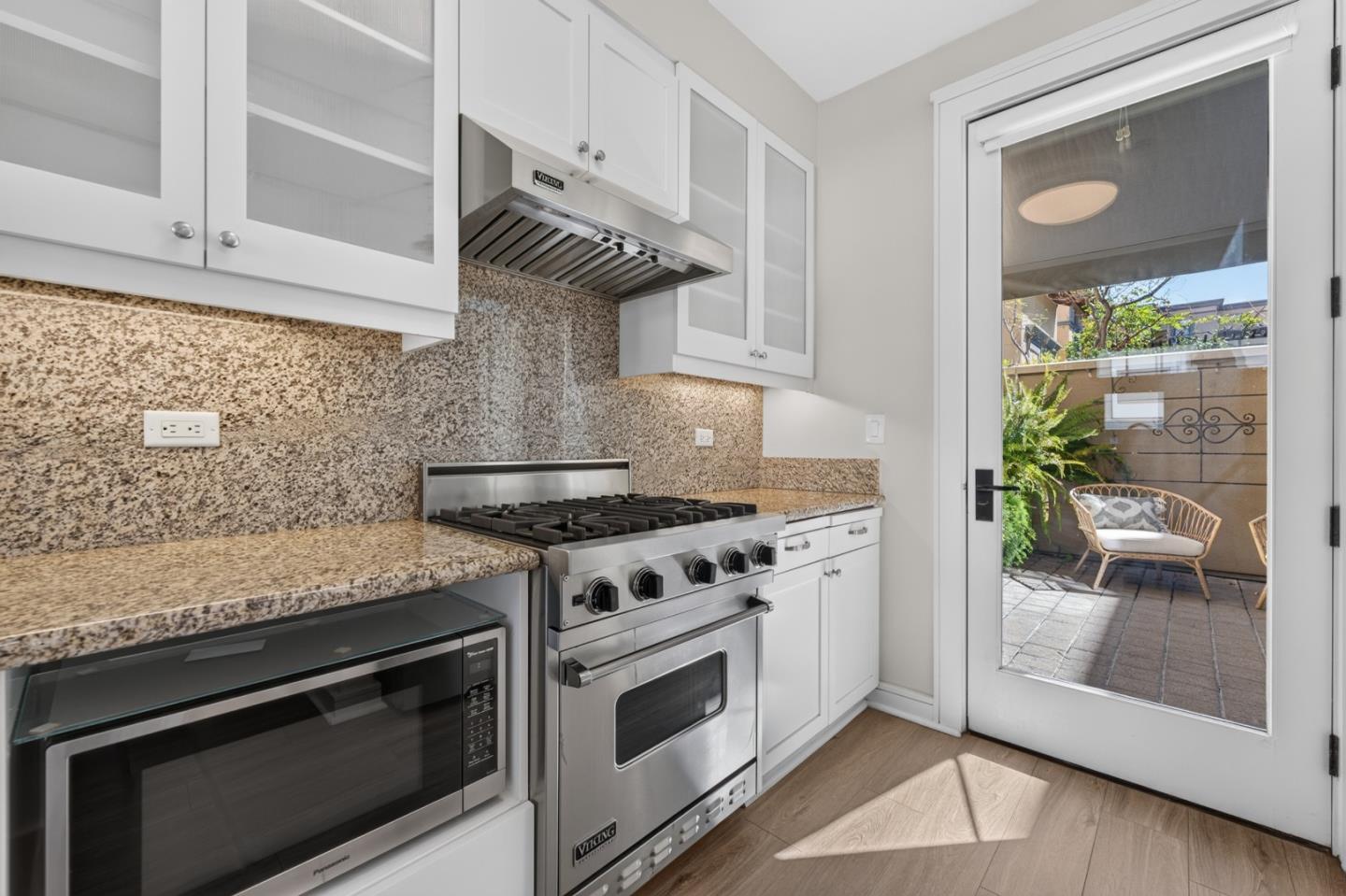 356 Santana ROW 305
