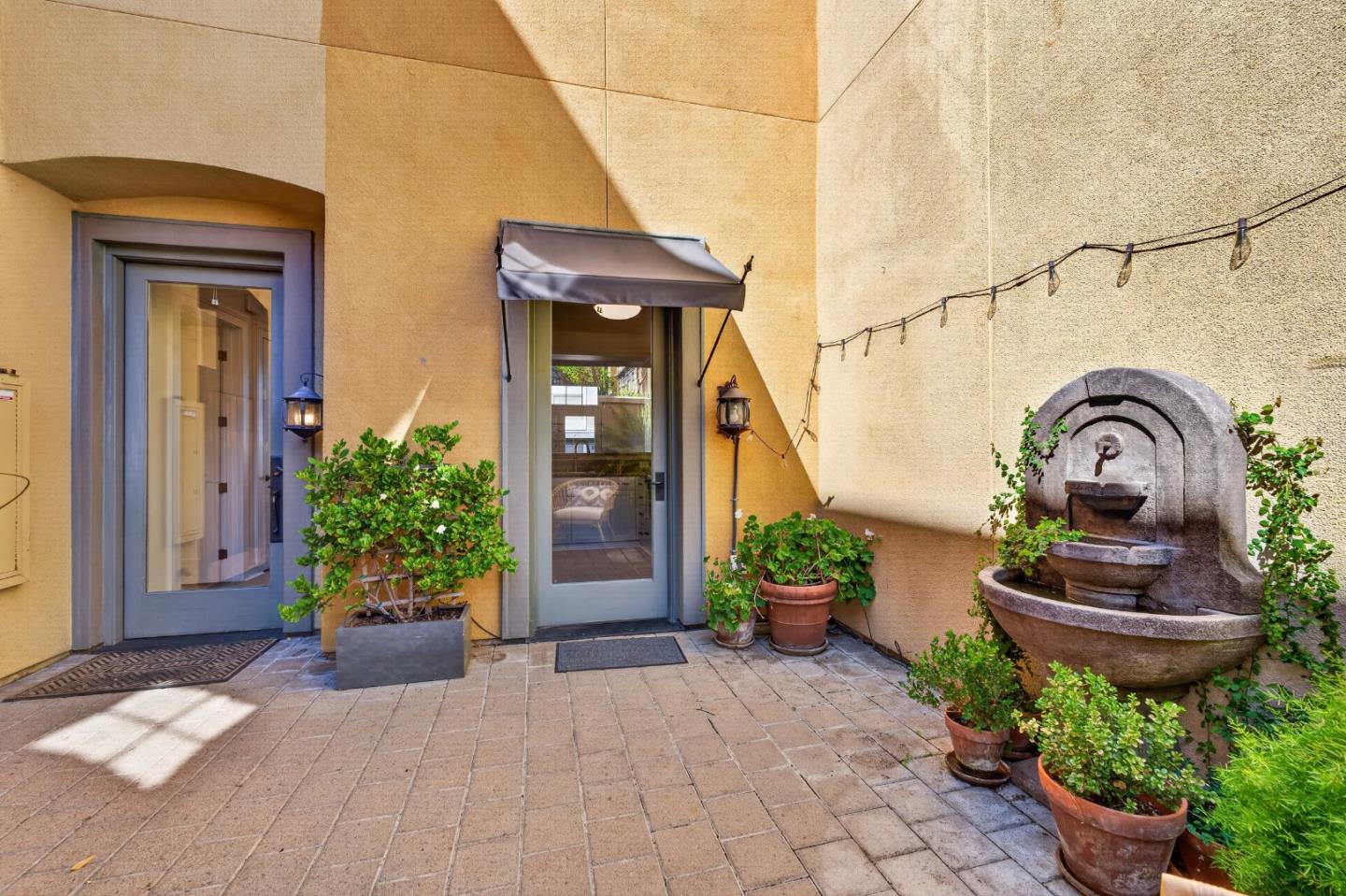 356 Santana ROW 305