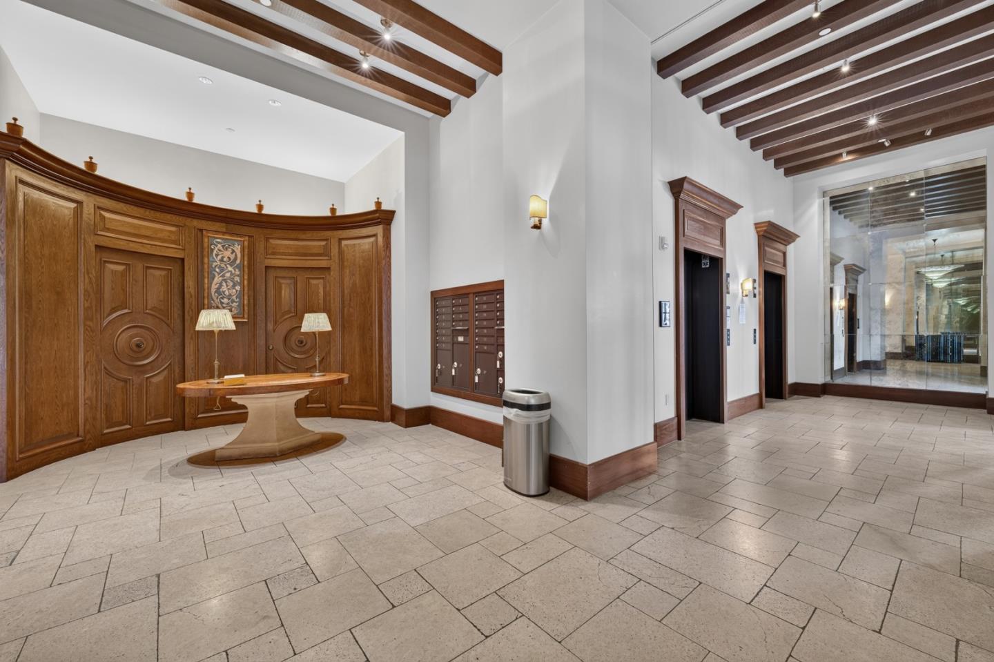 356 Santana ROW 305
