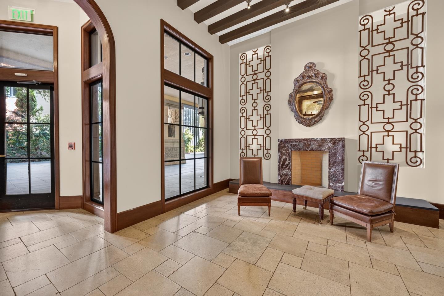 356 Santana ROW 305