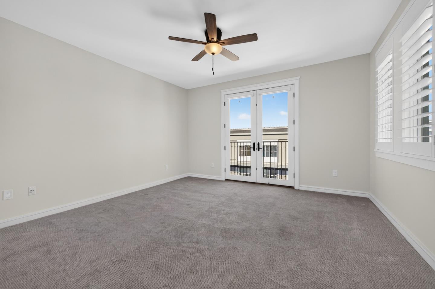 356 Santana ROW 305