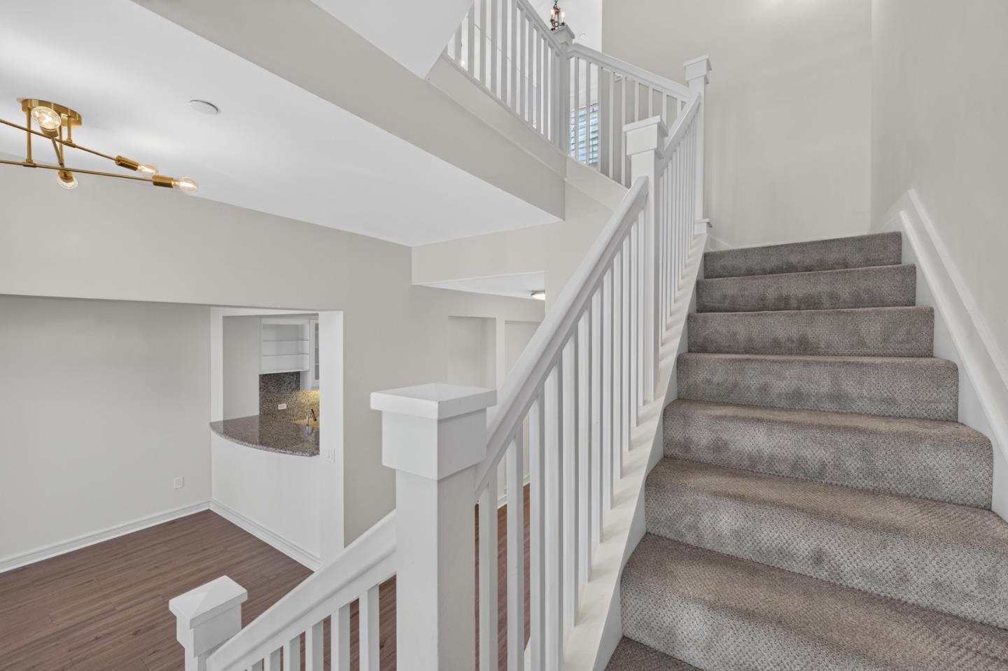 356 Santana ROW 305