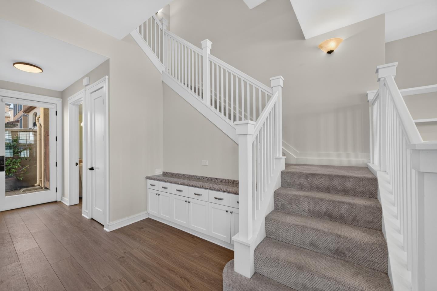 356 Santana ROW 305