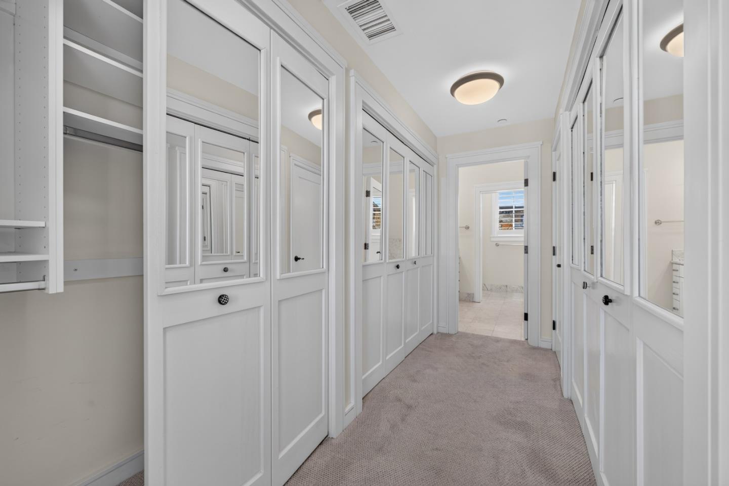 356 Santana ROW 305