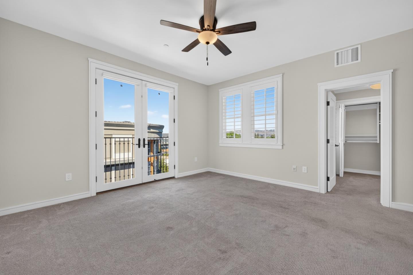 356 Santana ROW 305
