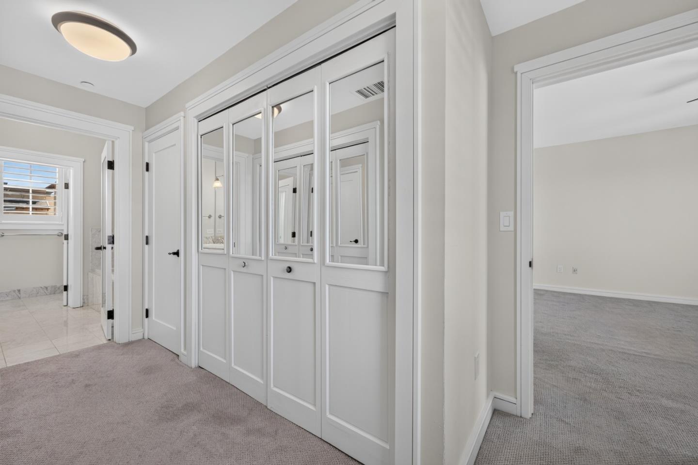 356 Santana ROW 305