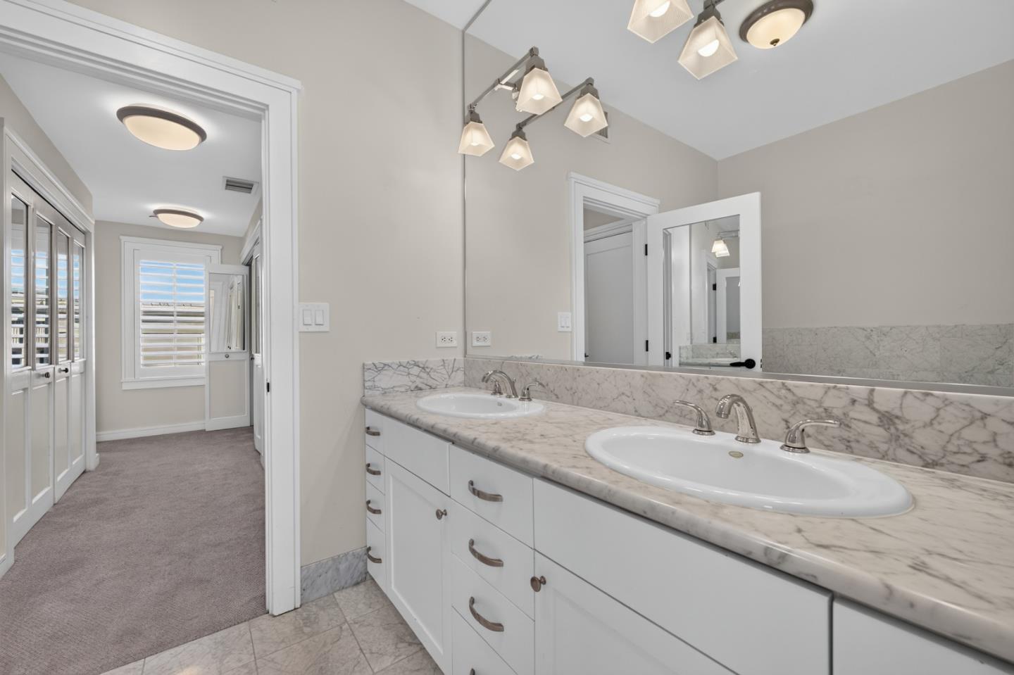 356 Santana ROW 305