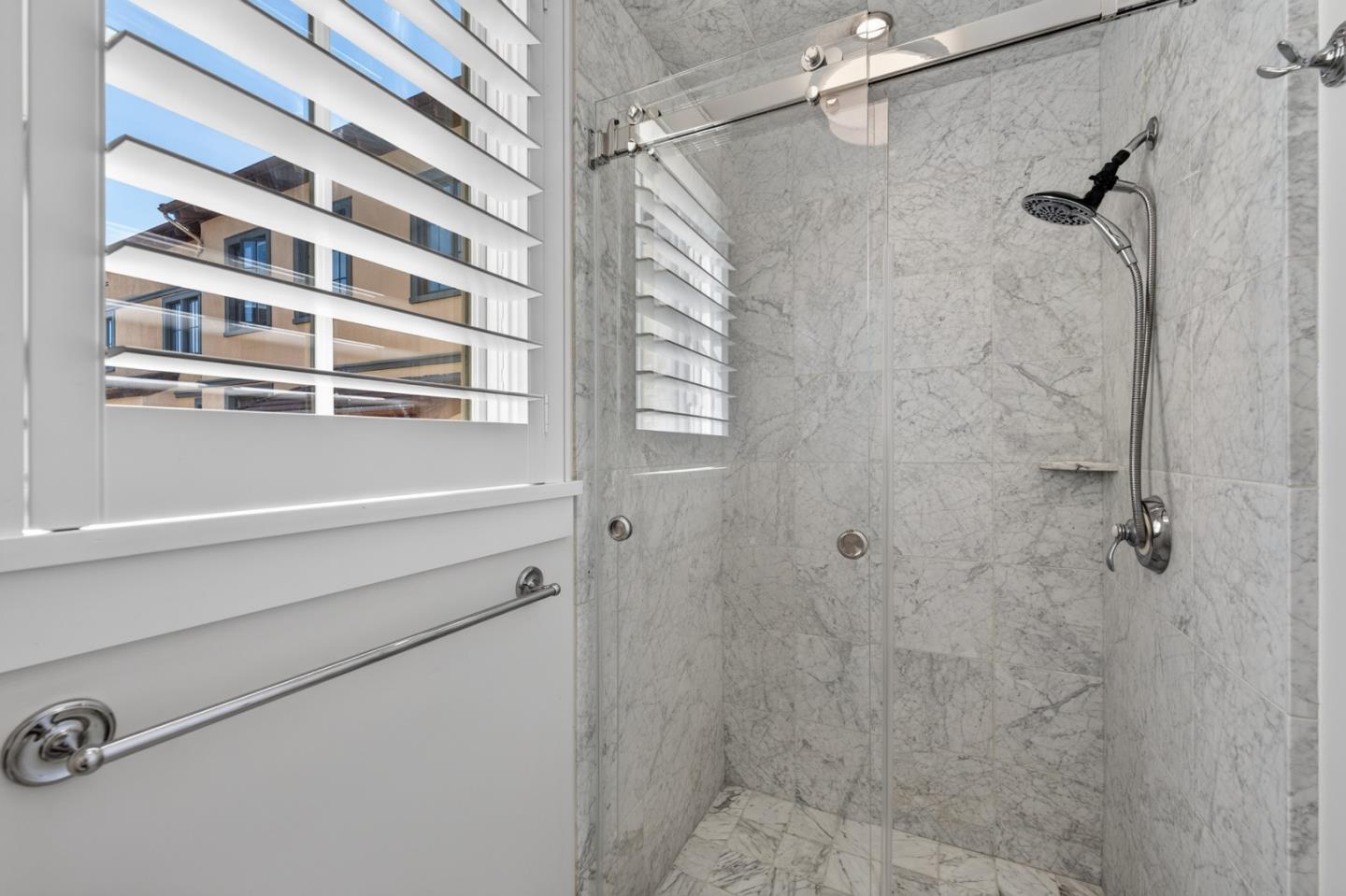 356 Santana ROW 305