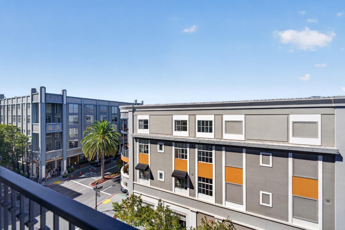 356 Santana ROW 305