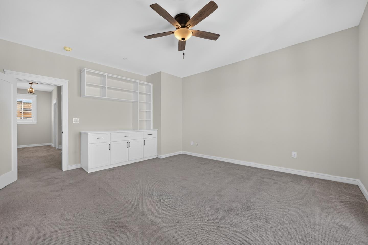 356 Santana ROW 305