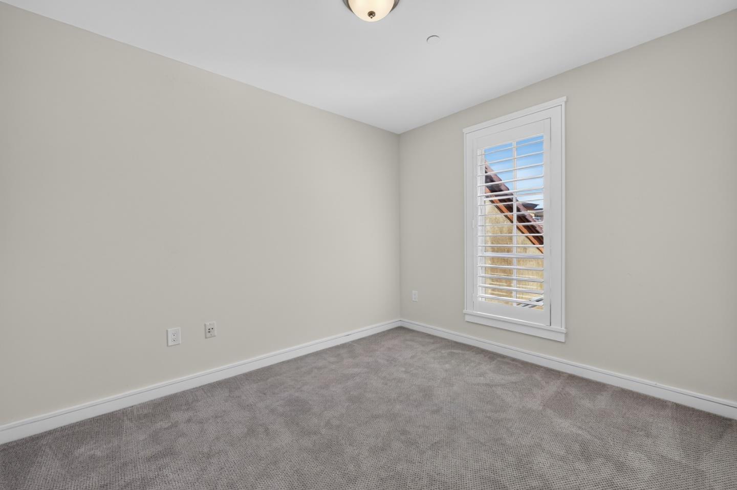 356 Santana ROW 305