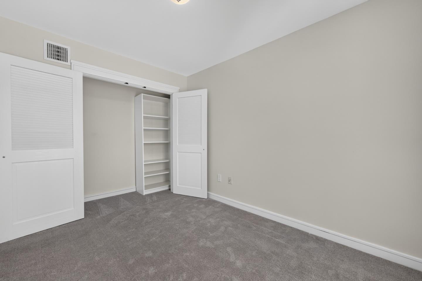 356 Santana ROW 305