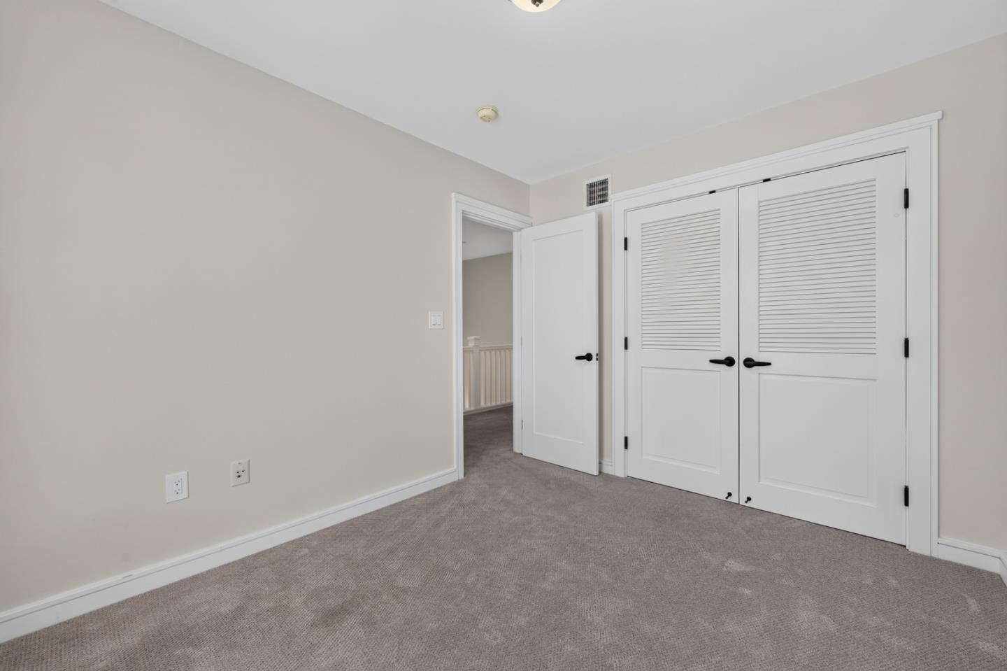 356 Santana ROW 305
