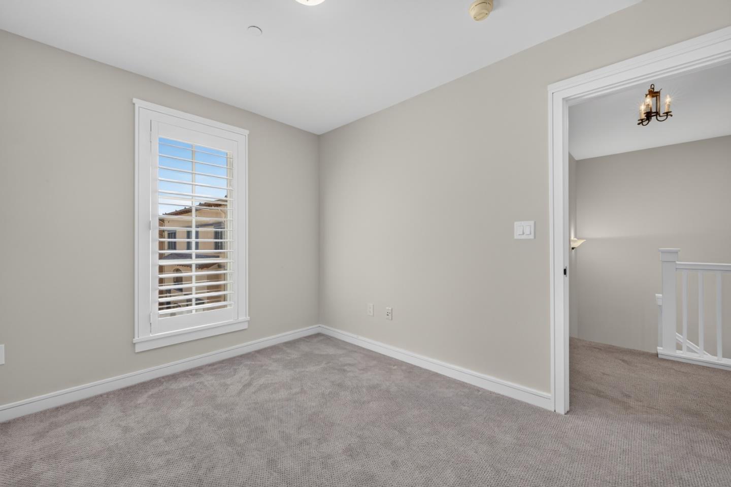 356 Santana ROW 305