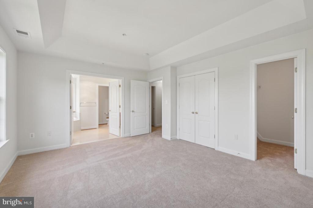 3426 Carriage Walk Ct #13-B