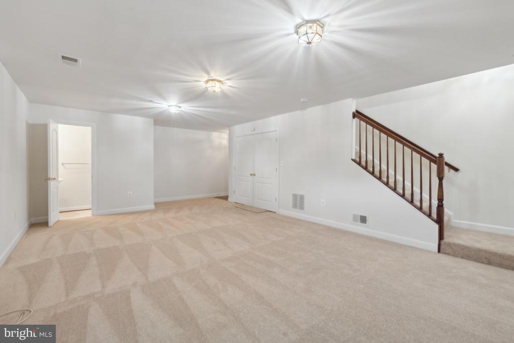 3426 Carriage Walk Ct #13-B