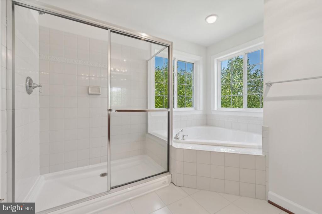3426 Carriage Walk Ct #13-B