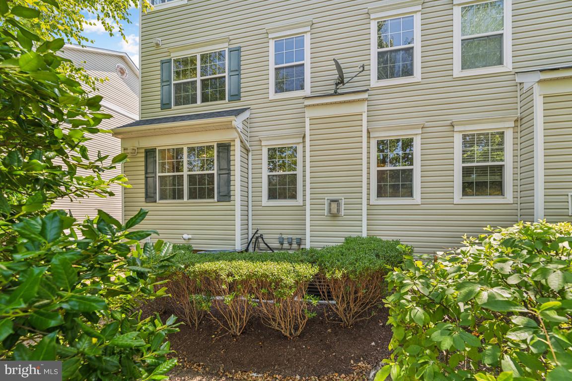3426 Carriage Walk Ct #13-B