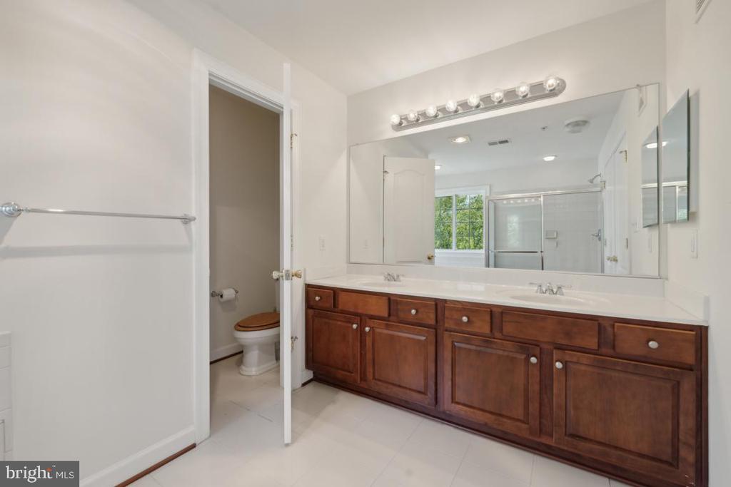 3426 Carriage Walk Ct #13-B