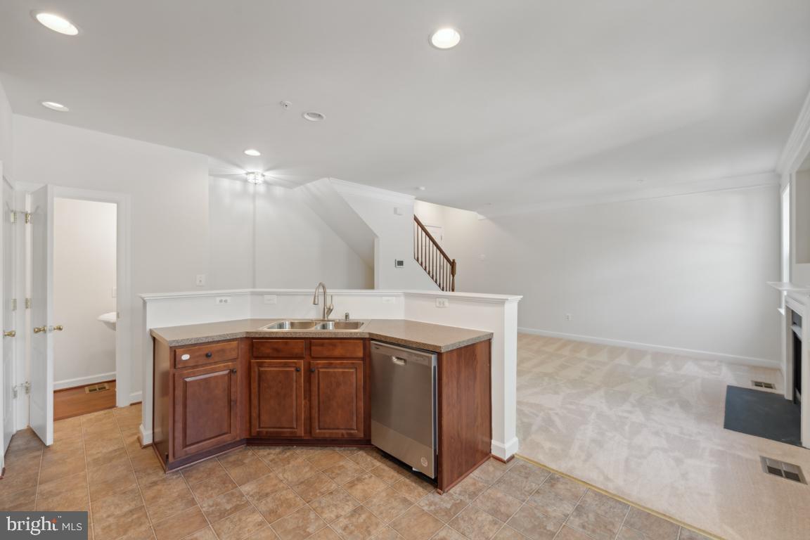 3426 Carriage Walk Ct #13-B