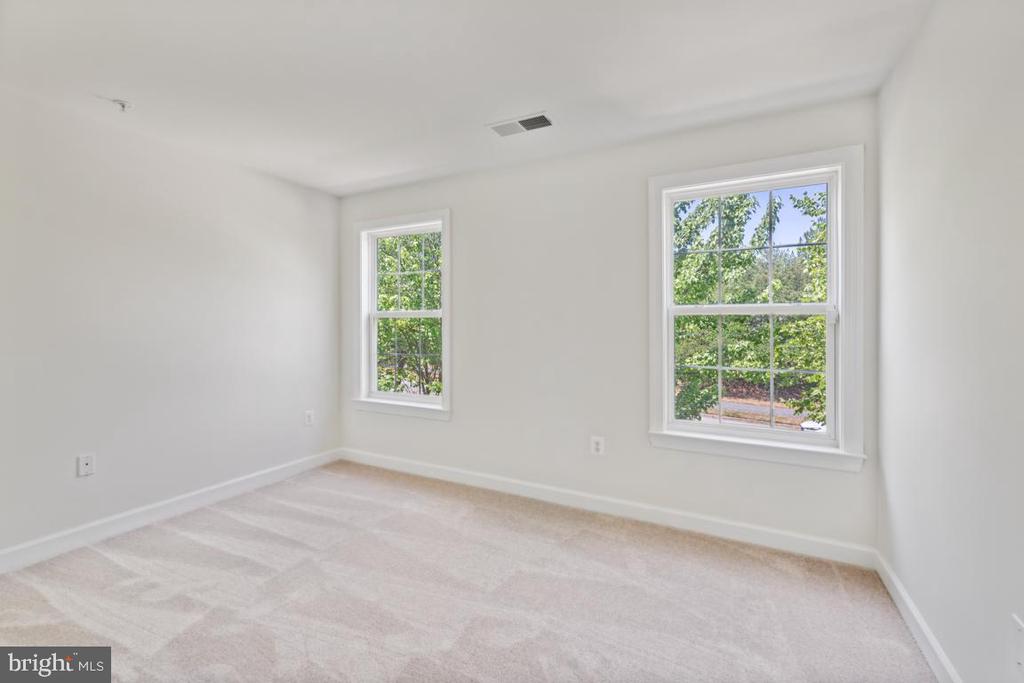 3426 Carriage Walk Ct #13-B
