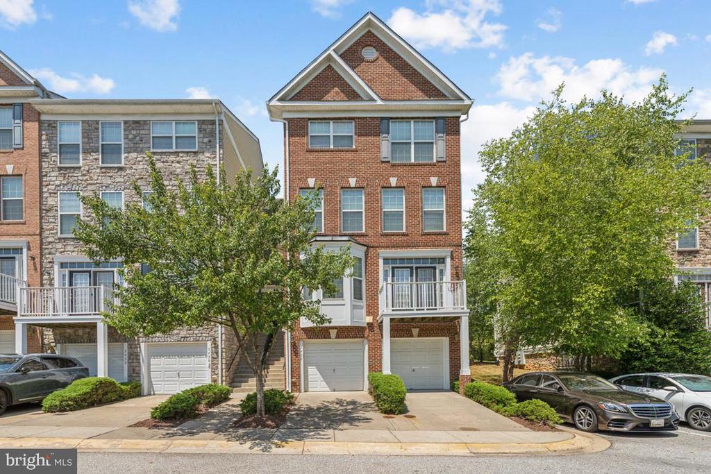 3426 Carriage Walk Ct #13-B