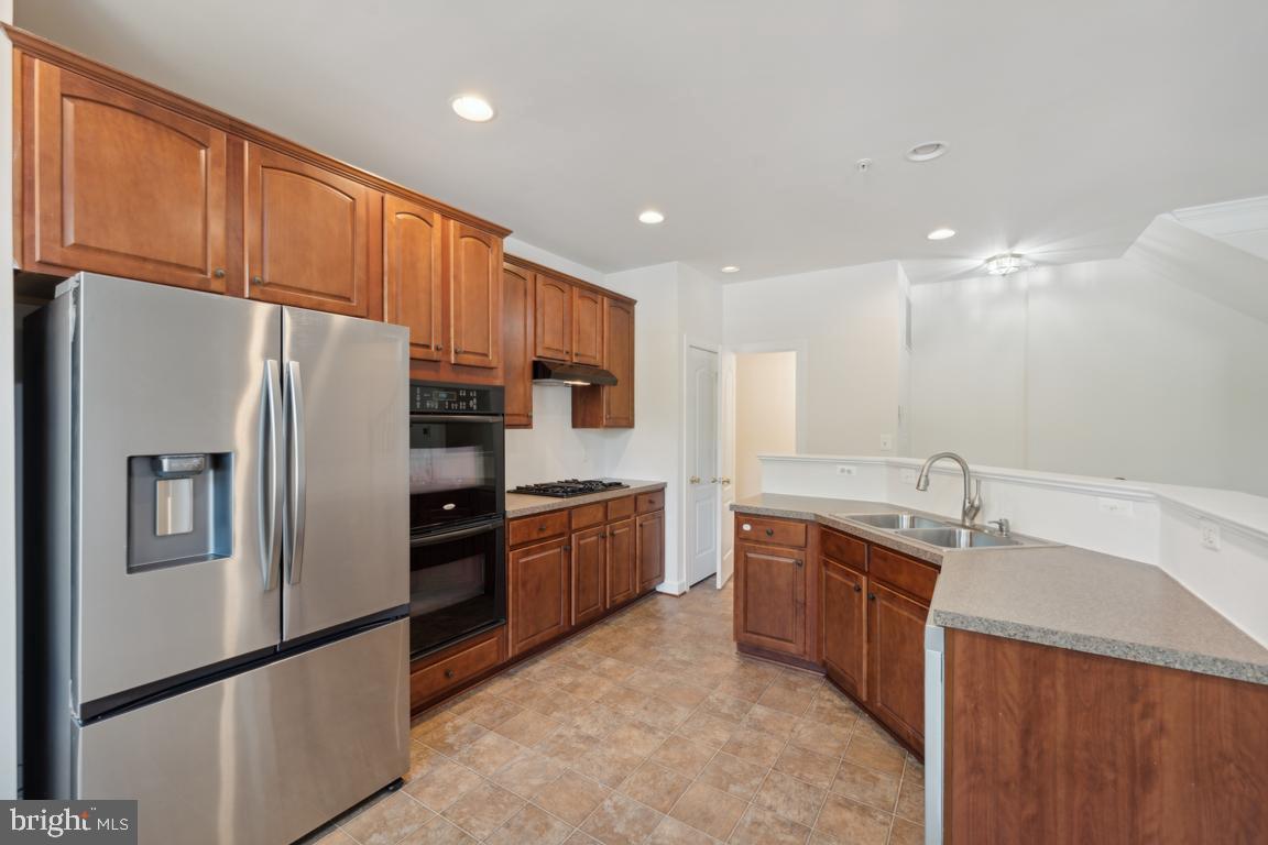 3426 Carriage Walk Ct #13-B