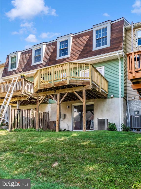 5810 Richardson Mews Sq