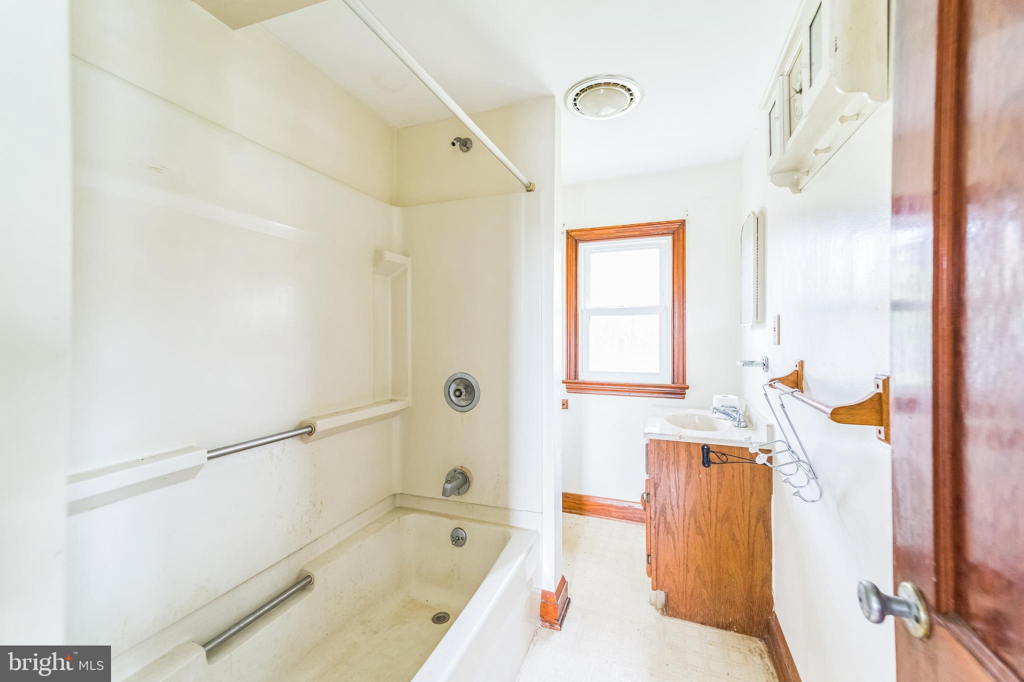 13816 HANOVER PIKE