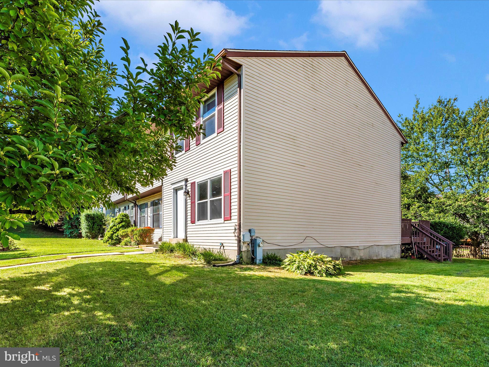 793 Windsor Ct