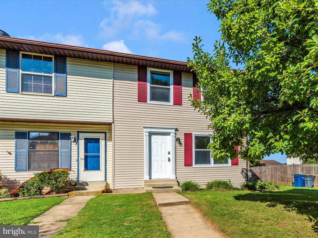 793 Windsor Ct