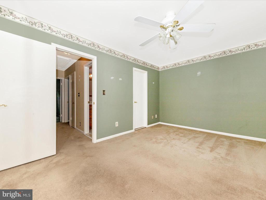 718 Robinwood Dr