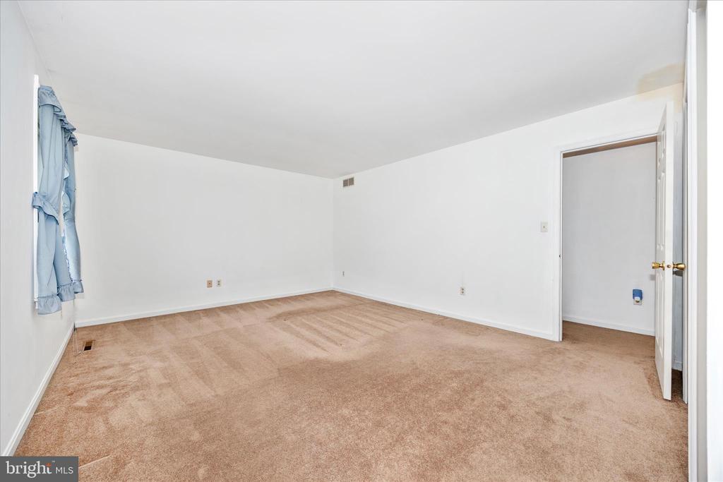 6617 CHRISTY ACRES COURT