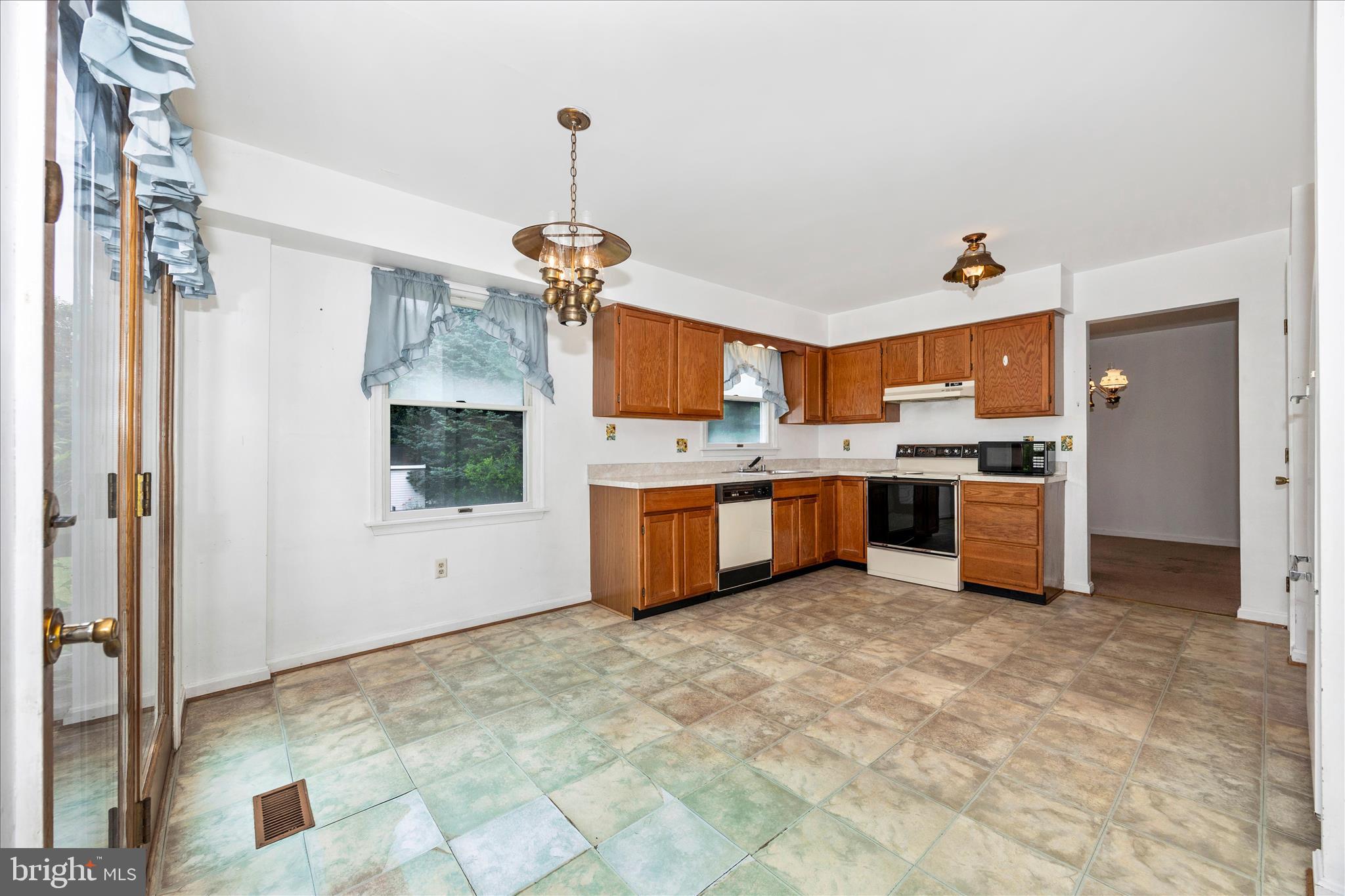 6617 CHRISTY ACRES COURT
